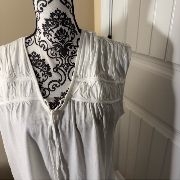 Loft White Sleeveless Top NWT - Picture 3 of 6